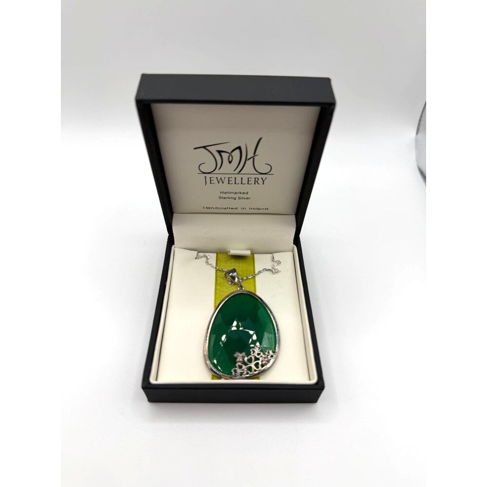 JMH Jewelery Sterling Silver Necklace GreenStone Pendant Shamrock Detail Ireland